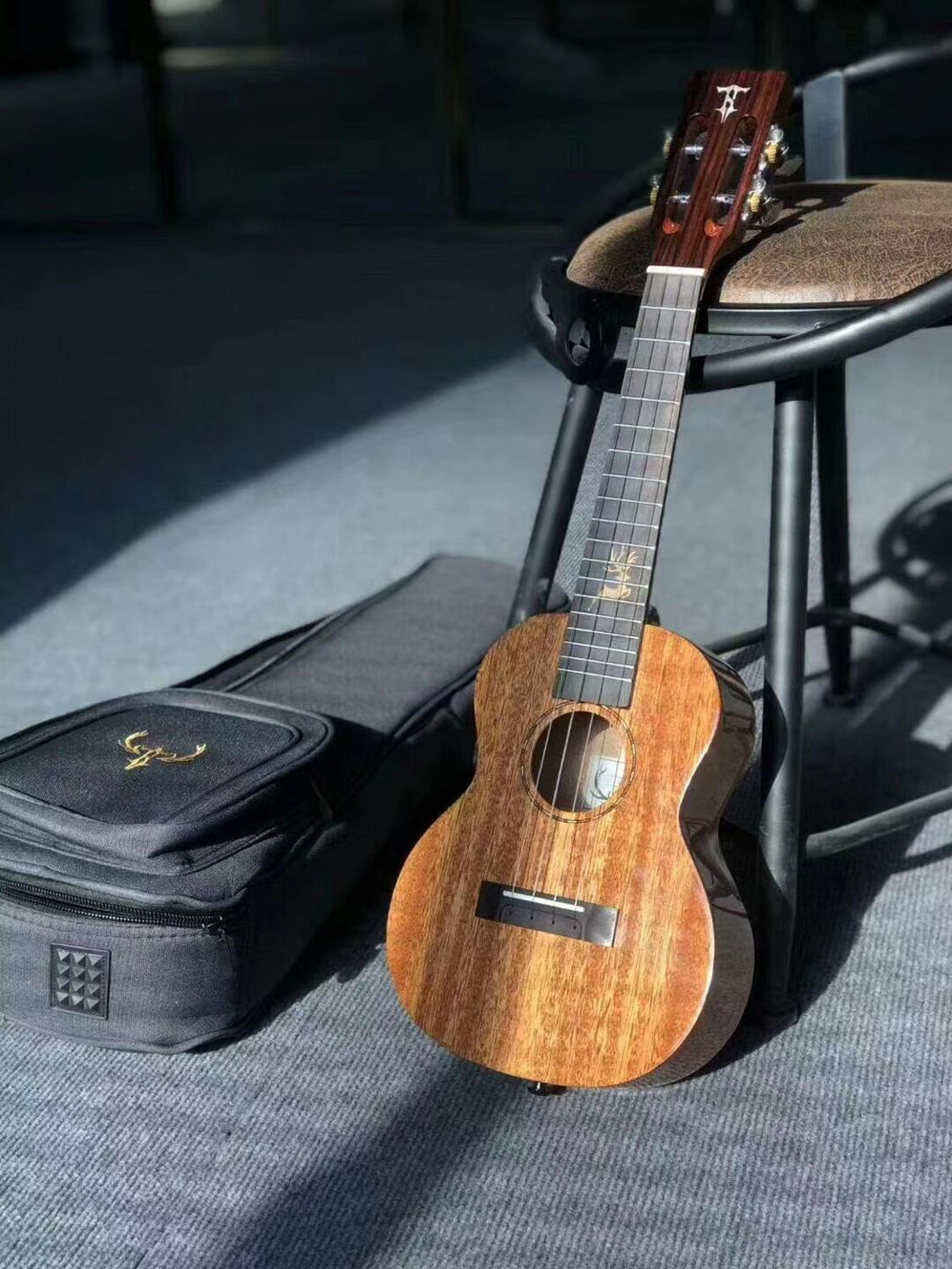 23 inch-26 inch bright mahogany single ukulele